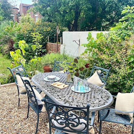 Spacious Semi-Detached Southsea House, Free Parking On Drive 포츠머스 외부 사진