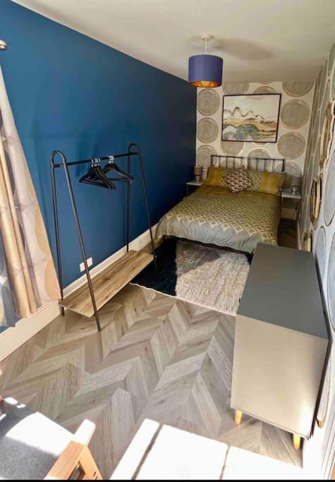 Spacious Semi-Detached Southsea House, Free Parking On Drive 포츠머스 외부 사진