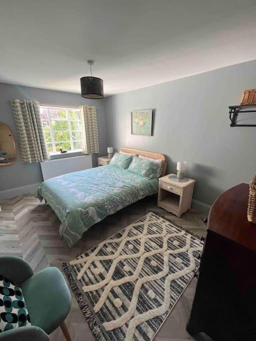 Spacious Semi-Detached Southsea House, Free Parking On Drive 포츠머스 외부 사진