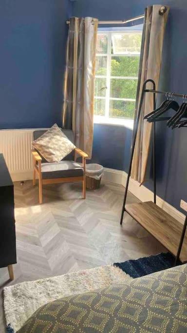 Spacious Semi-Detached Southsea House, Free Parking On Drive 포츠머스 외부 사진