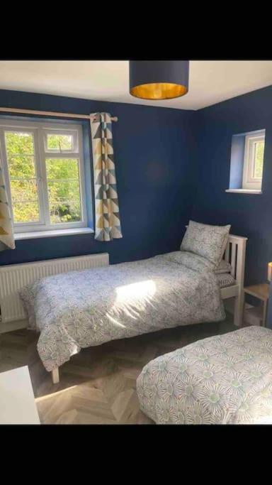 Spacious Semi-Detached Southsea House, Free Parking On Drive 포츠머스 외부 사진