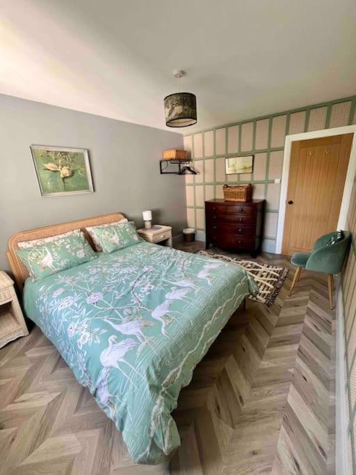 Spacious Semi-Detached Southsea House, Free Parking On Drive 포츠머스 외부 사진