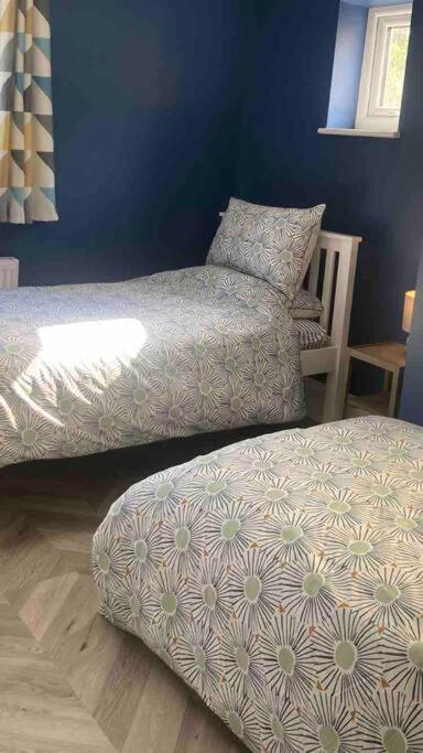Spacious Semi-Detached Southsea House, Free Parking On Drive 포츠머스 외부 사진