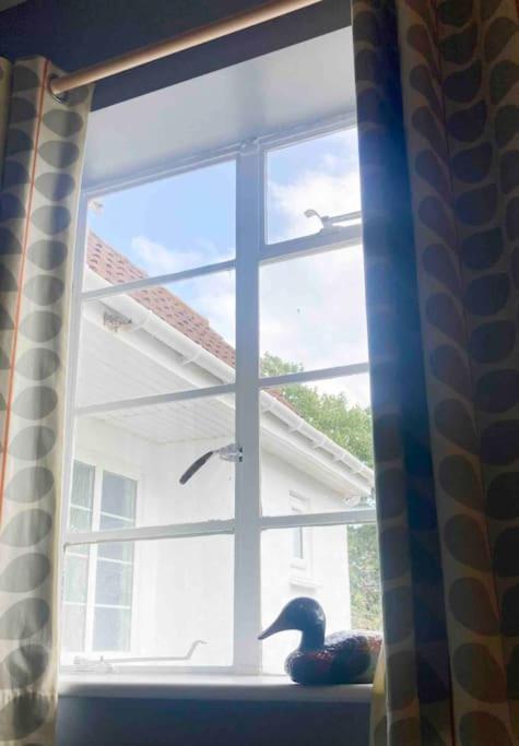 Spacious Semi-Detached Southsea House, Free Parking On Drive 포츠머스 외부 사진