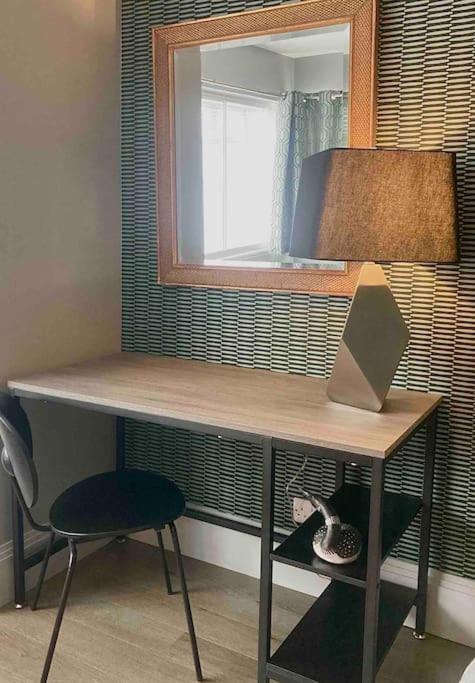 Spacious Semi-Detached Southsea House, Free Parking On Drive 포츠머스 외부 사진