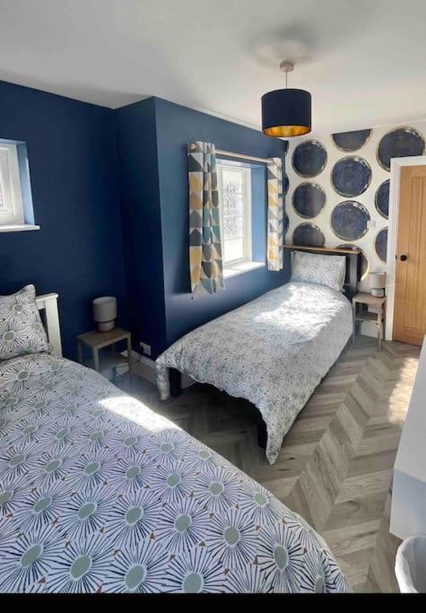 Spacious Semi-Detached Southsea House, Free Parking On Drive 포츠머스 외부 사진