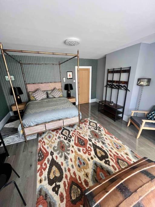 Spacious Semi-Detached Southsea House, Free Parking On Drive 포츠머스 외부 사진