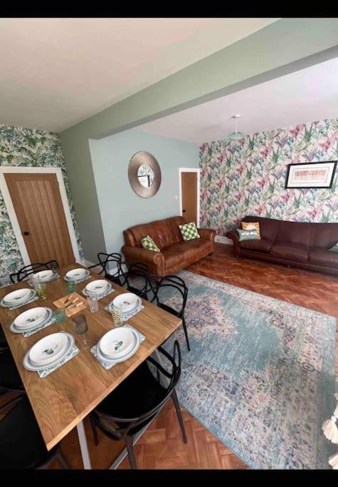 Spacious Semi-Detached Southsea House, Free Parking On Drive 포츠머스 외부 사진
