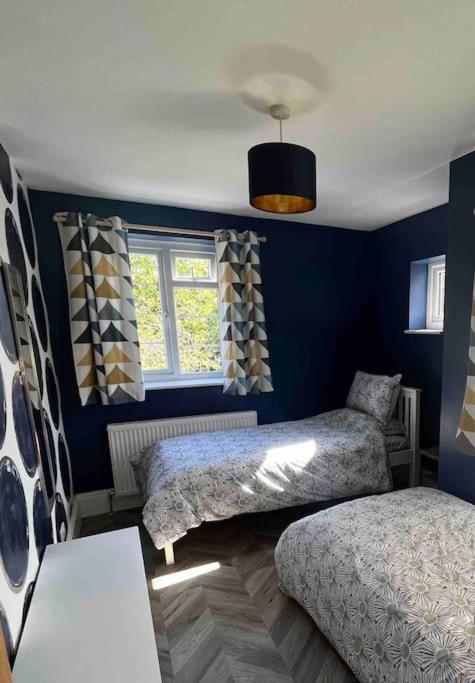 Spacious Semi-Detached Southsea House, Free Parking On Drive 포츠머스 외부 사진