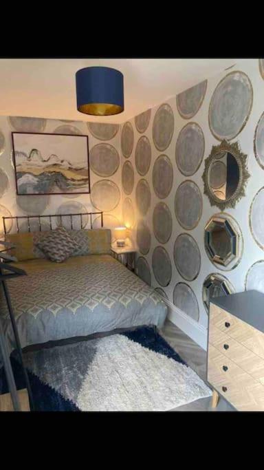 Spacious Semi-Detached Southsea House, Free Parking On Drive 포츠머스 외부 사진