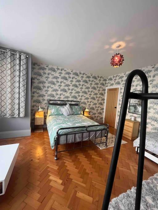 Spacious Semi-Detached Southsea House, Free Parking On Drive 포츠머스 외부 사진