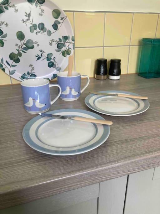 Spacious Semi-Detached Southsea House, Free Parking On Drive 포츠머스 외부 사진