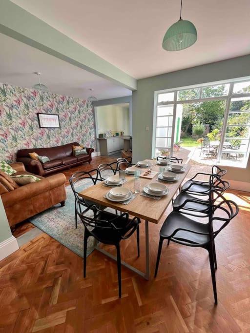 Spacious Semi-Detached Southsea House, Free Parking On Drive 포츠머스 외부 사진