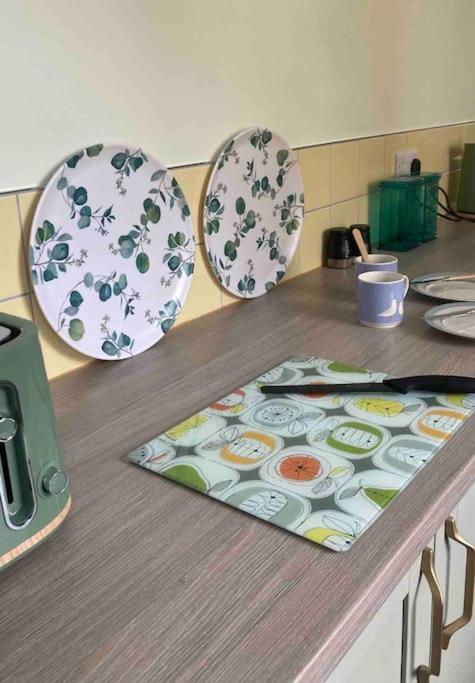 Spacious Semi-Detached Southsea House, Free Parking On Drive 포츠머스 외부 사진